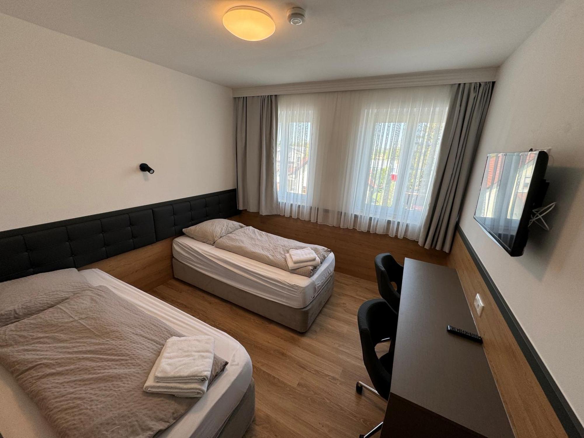F Hotel 24H Check-In Hörsching Εξωτερικό φωτογραφία