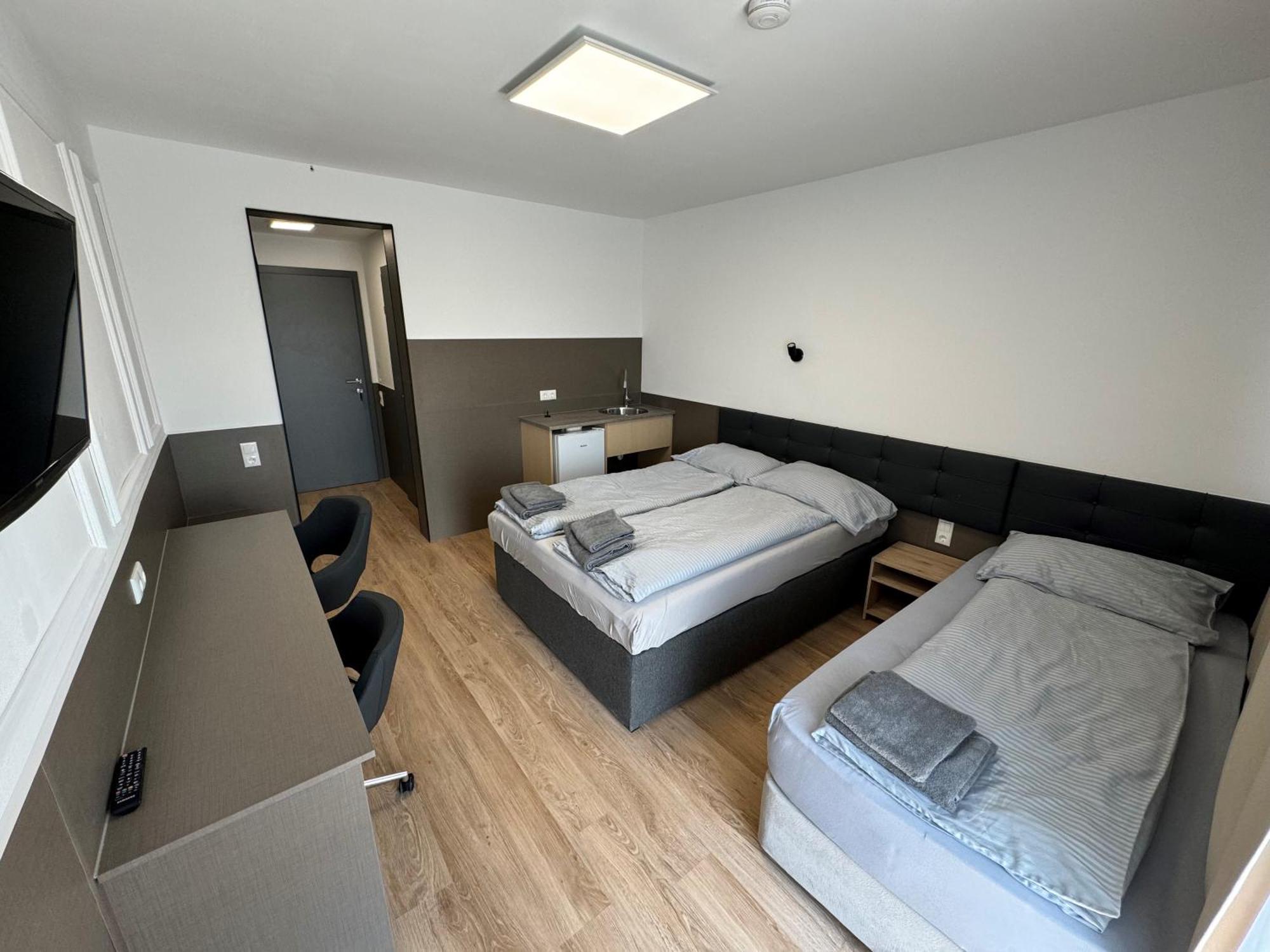 F Hotel 24H Check-In Hörsching Εξωτερικό φωτογραφία